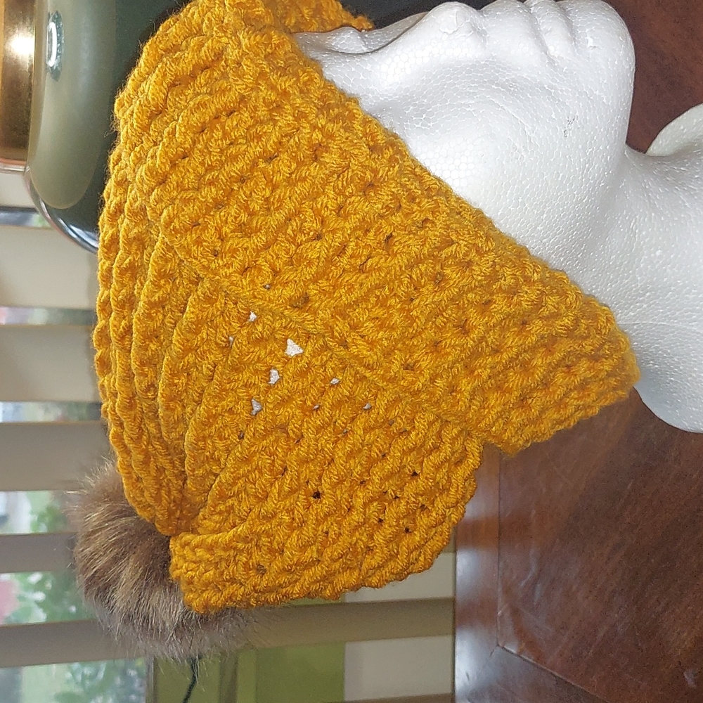 Handmade crochet hat - Picture 3 of 6